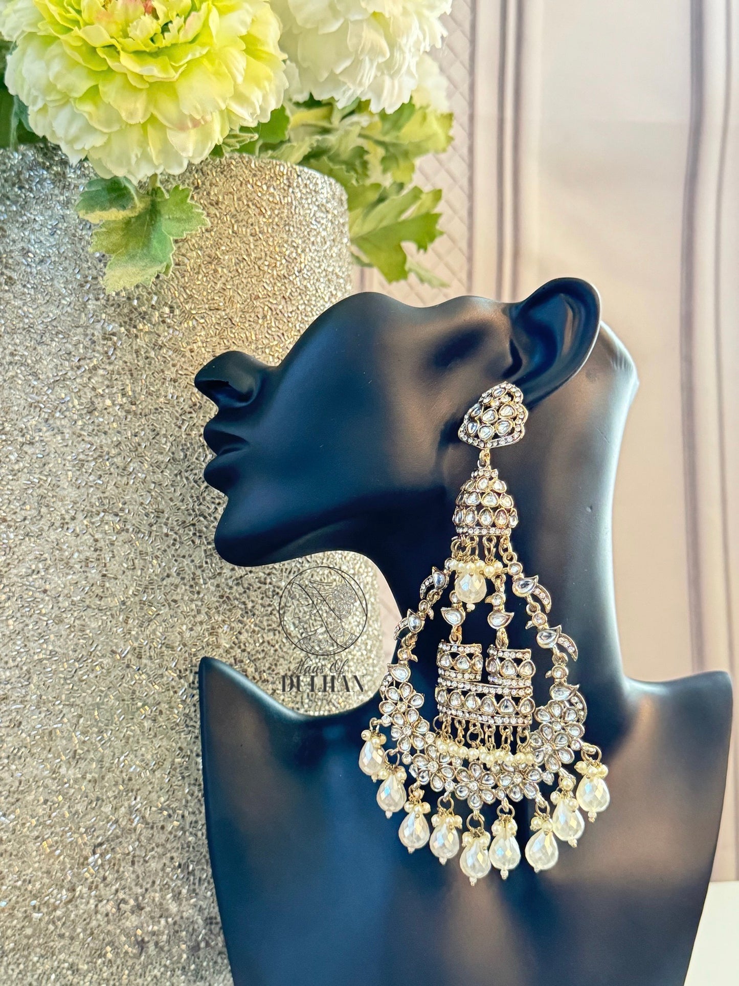 Manal oversized Chandbaaliyan