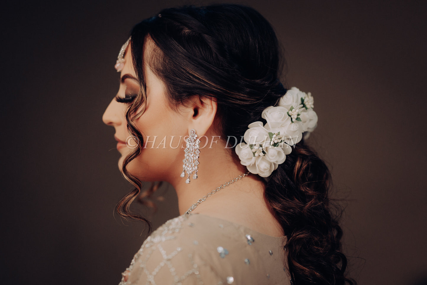 Sarina- White Spray Rose Wrap with string (green accents)